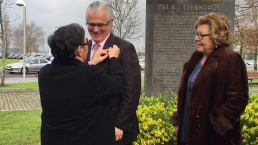 Garzón homenajea al represaliado juez Pando en Vilagarcía