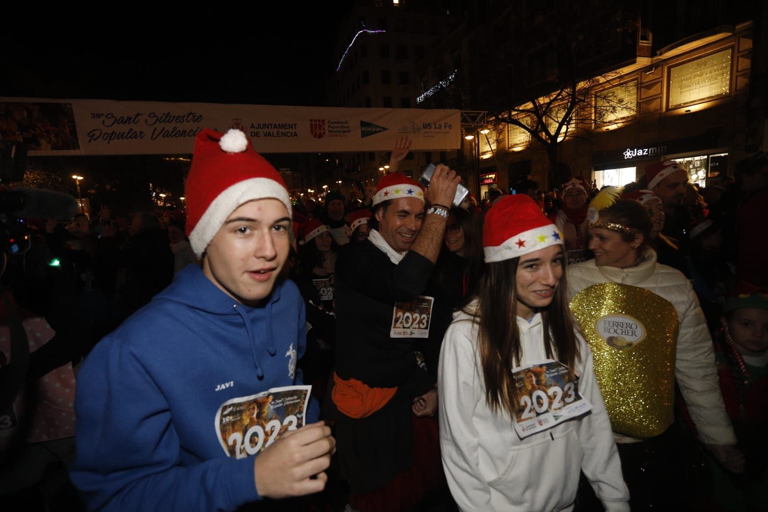 San Silvestre de València 2023: Miles de personas llenan de color las calles de la ciudad