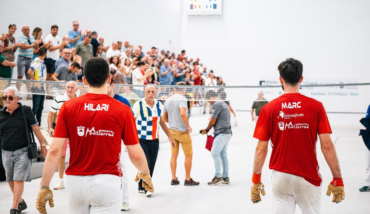 Marc i Hilari, de esquenes en una partida de Copa.