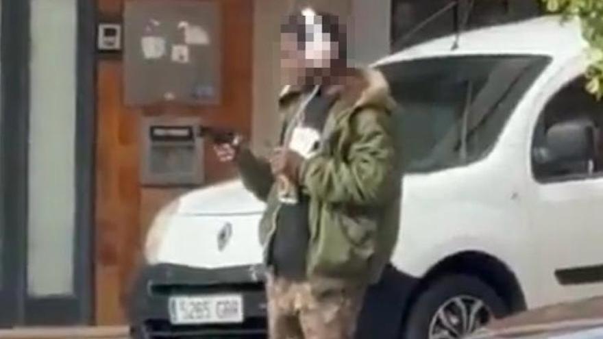 Un home genera alarma exhibint una rèplica d'una pistola al carrer de Sant Josep de Manresa
