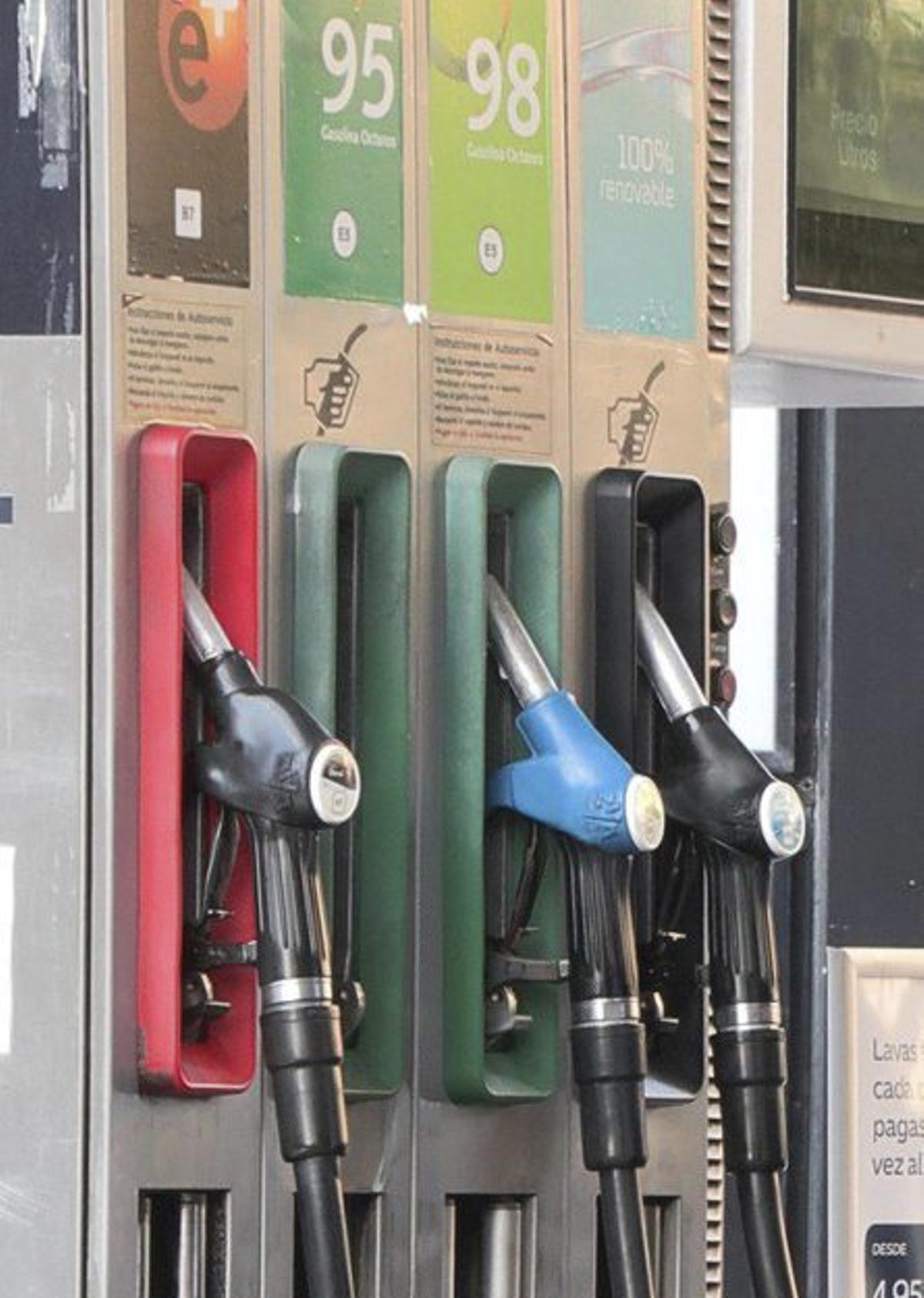 Les gasolineres hauran de publicitar les rebaixes d’impostos del Govern