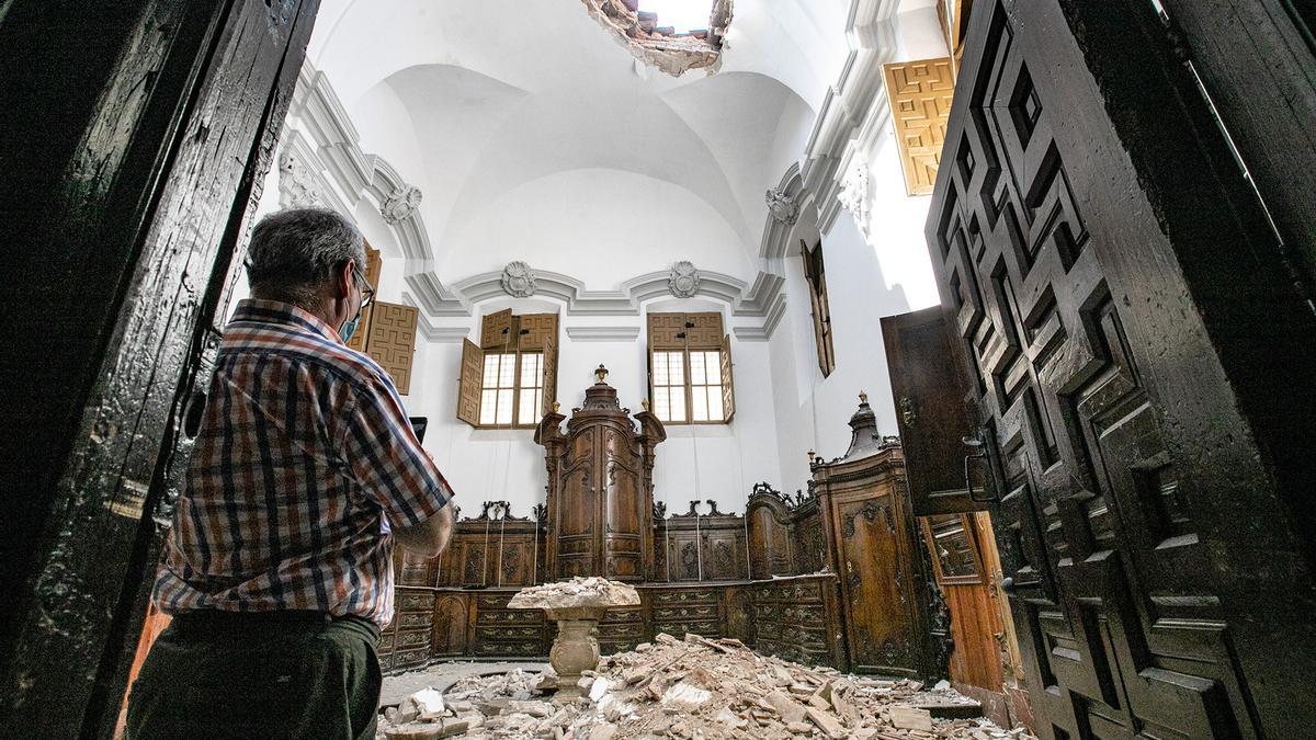 El techo de la sacristía del templo se vino abajo el pasado mes de mayo