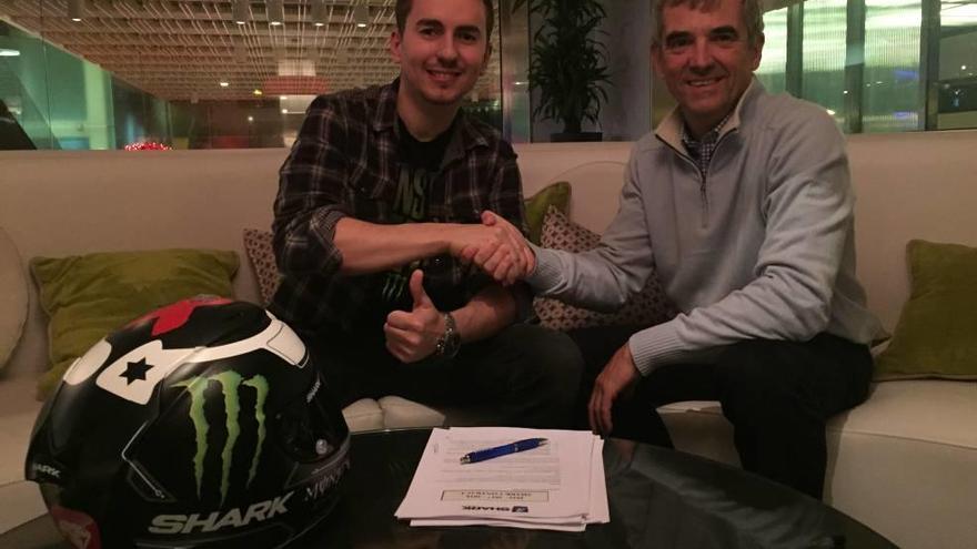 Jorge Lorenzo y el director de Shark, el francés Patrick François.