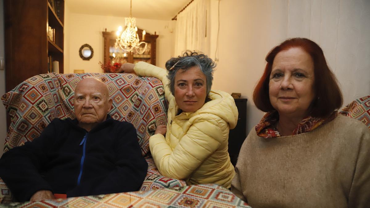 Los tres han luchado juntos contra el síndrome de Guillain Barré que dejó a Araceli sin movilidad.