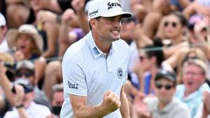 Bradley celebra uno de sus birdies en la tercera jornada, que le llevó al liderato