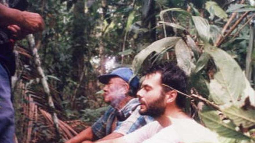 Miguel Carid, en primer plano, con otros investigadores en el Amazonas. / la opinión