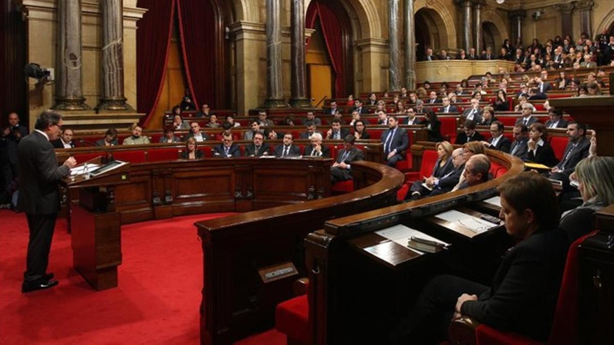 Artur Mas, en la tribuna del Parlament durante el debate de investidura del 20 de diciembre del 2012.