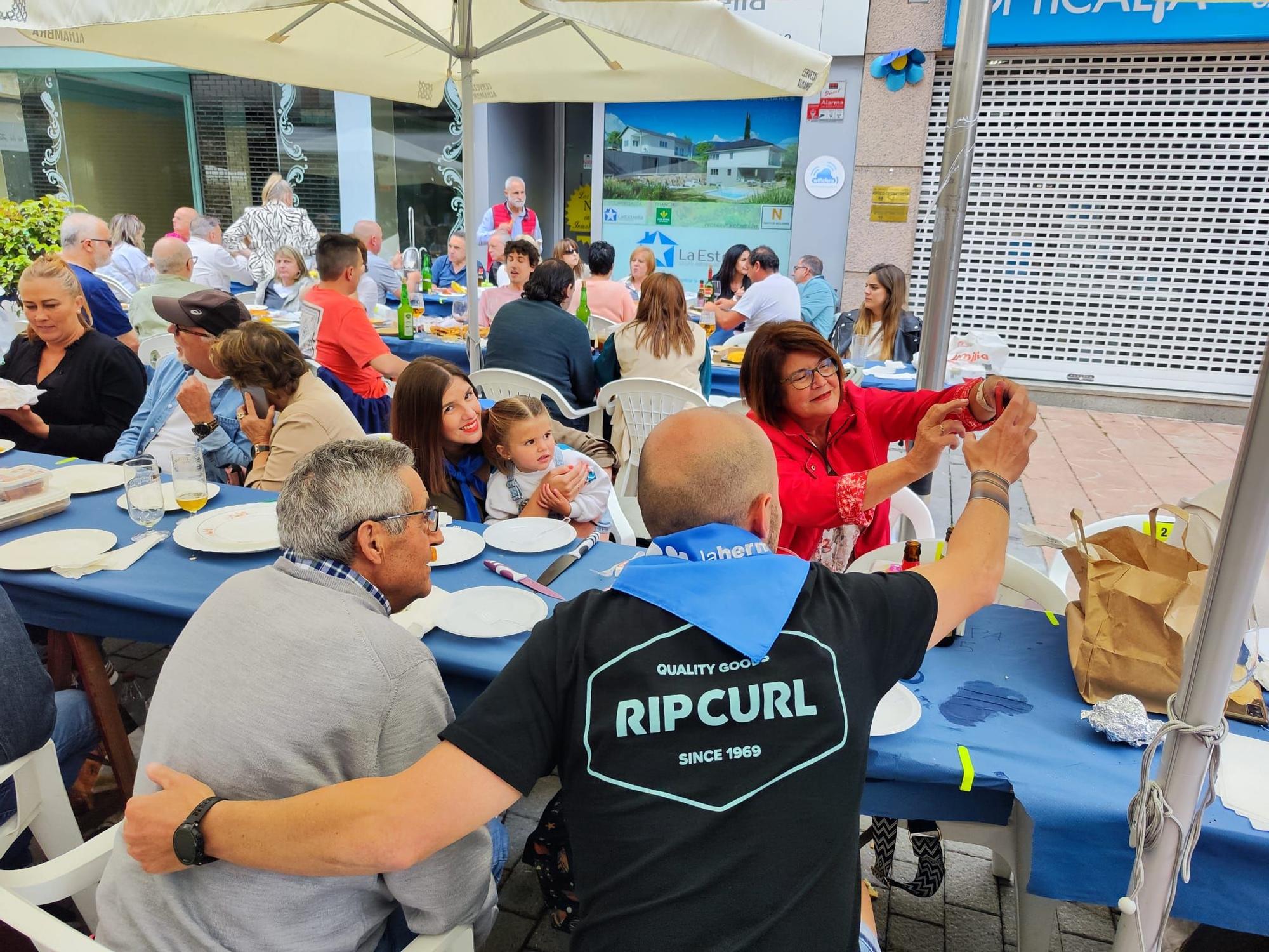 Grado abre boca para Santiago con la comida en la calle