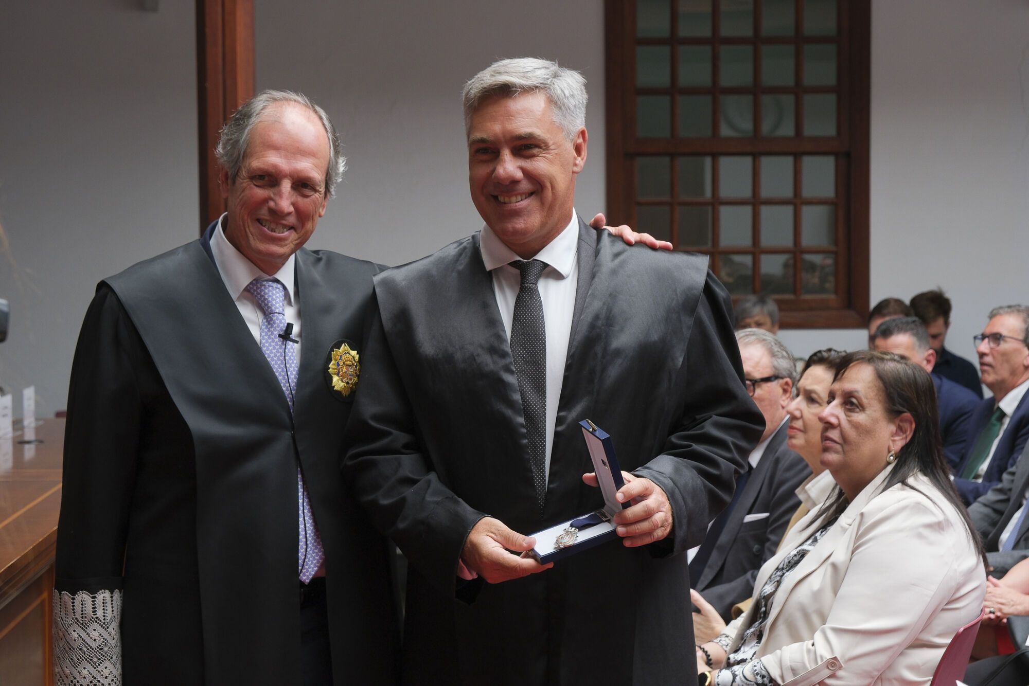 Jura de letrados y entrega de medallas al mérito profesional