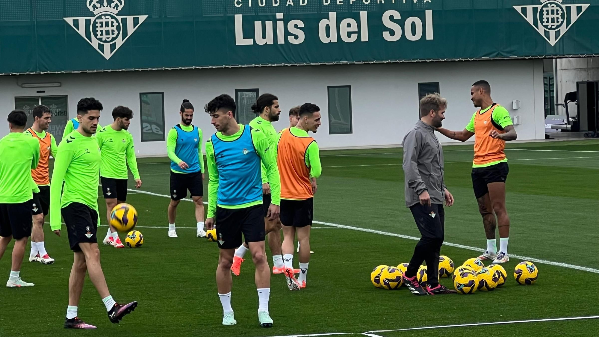 Las imágenes del segundo entrenamiento de Antony con el Betis