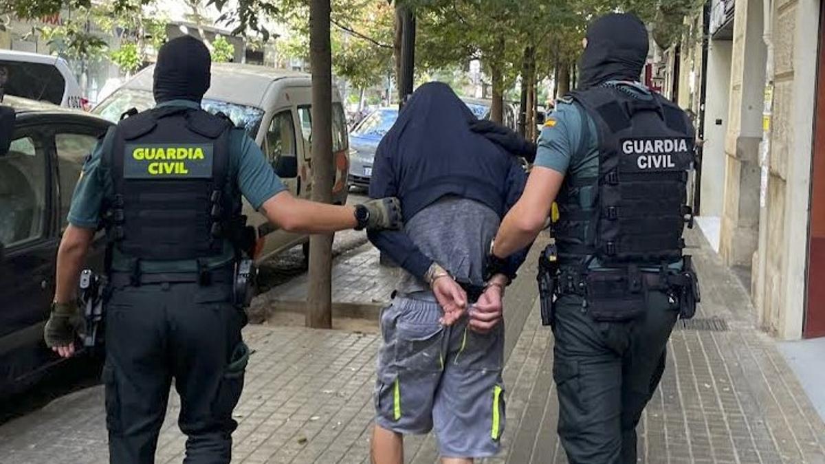 La Guardia Civil despliega varios operativos en Valencia contra una red de robo organizado