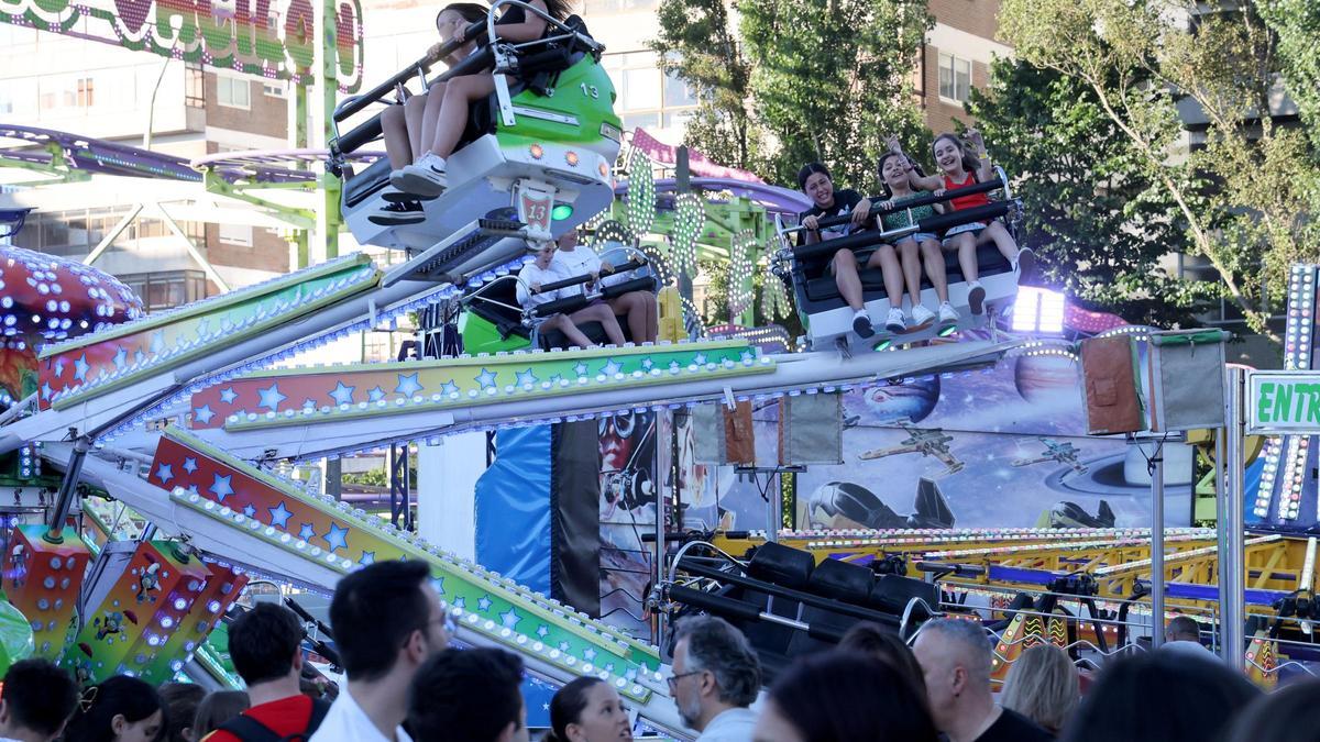 La atracción del saltamontes en marcha en las pasadas fiestas de Coia.