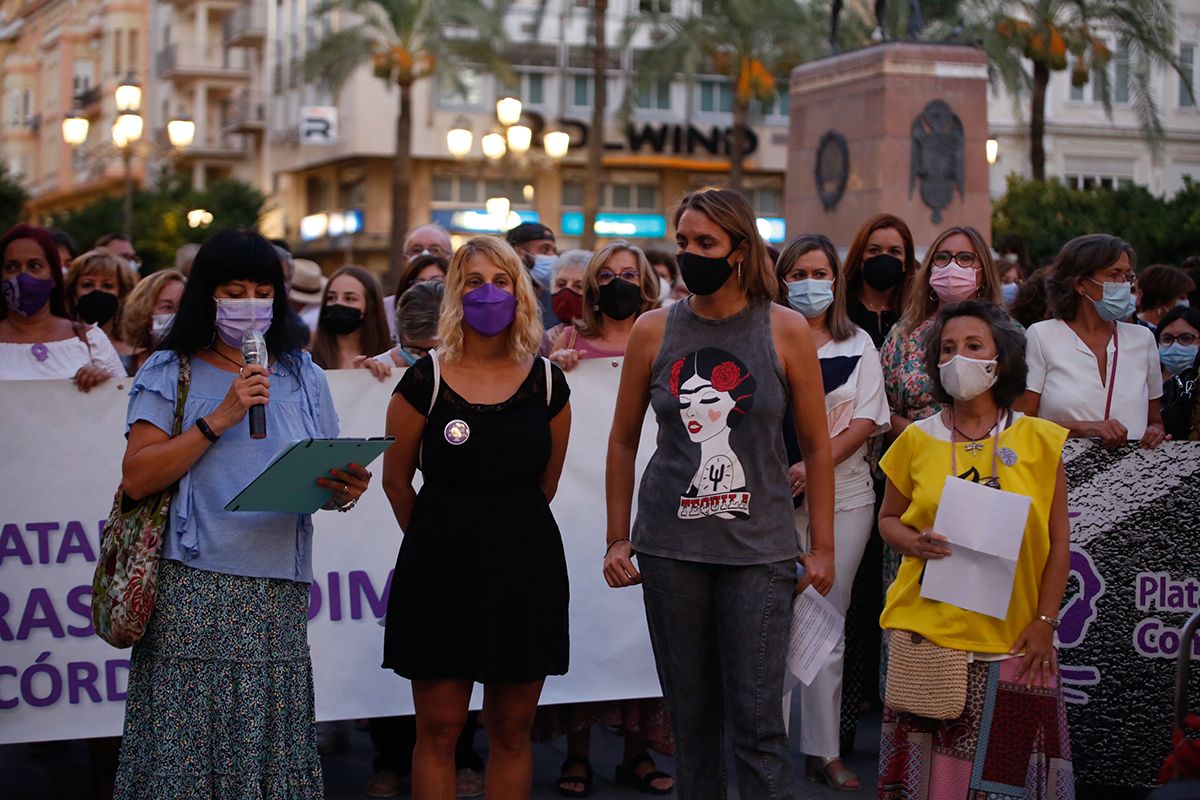 Centenares de personas claman en Córdoba por los derechos de las mujeres afganas