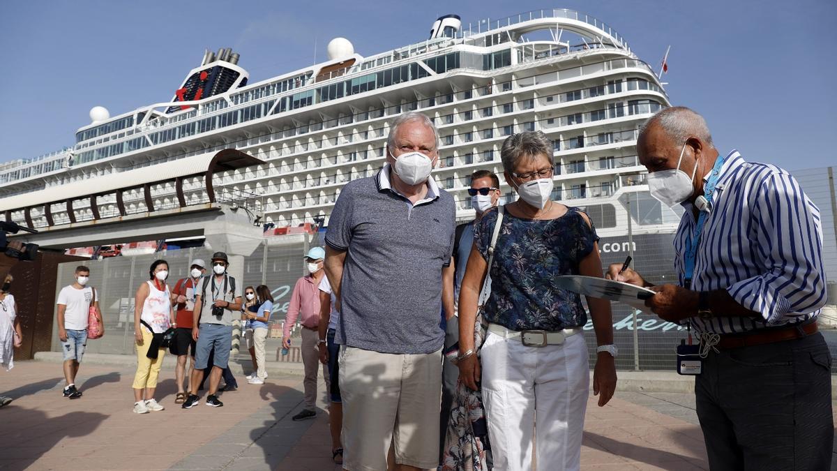 Llegada del primer crucero a Málaga tras el inicio de la pandemia.