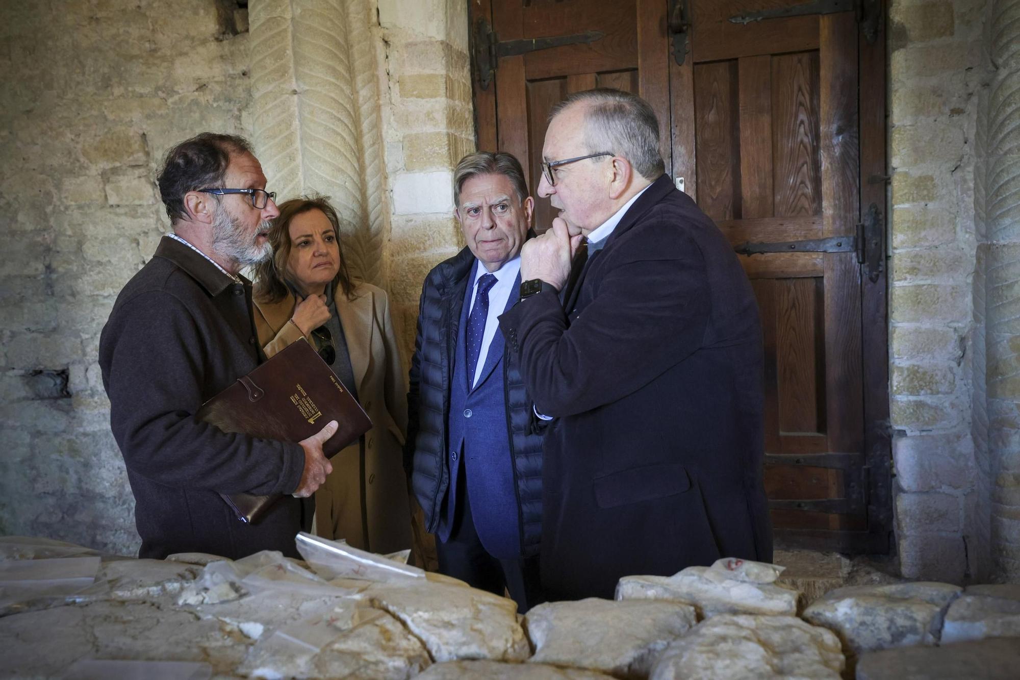 En imágenes: La visita institucional a la lápida en Santa María del Naranco