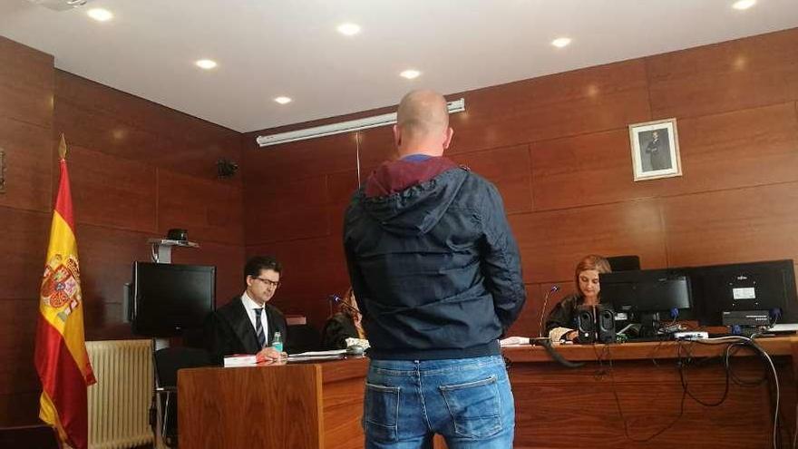 El acusado declara en el juicio celebrado ayer.