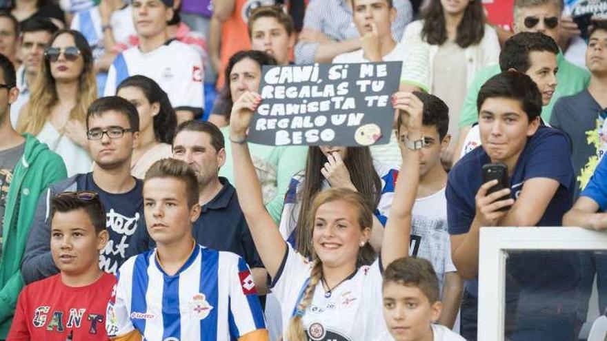 Una joven aficionada, con un mensaje para Cani.