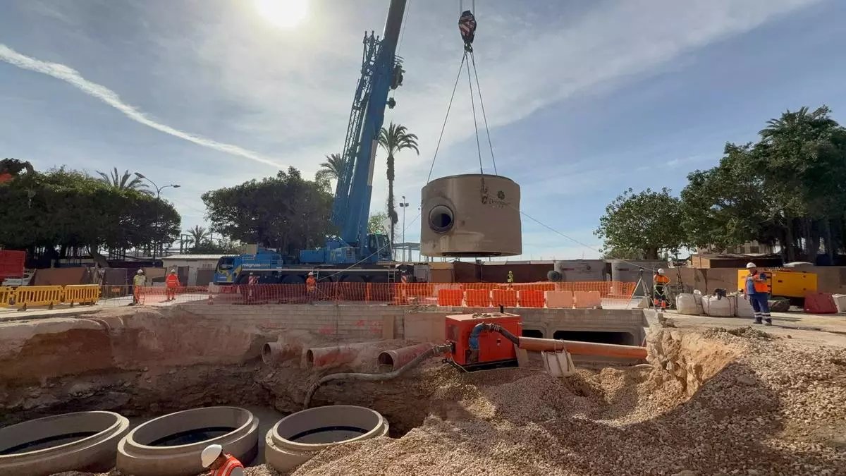 Torrevieja acelera la obra de pluviales del centro para que estén en Semana Santa