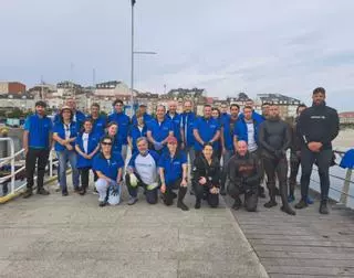 Logran retirar 2.500 kilos de basura marina en el puerto de Portonovo
