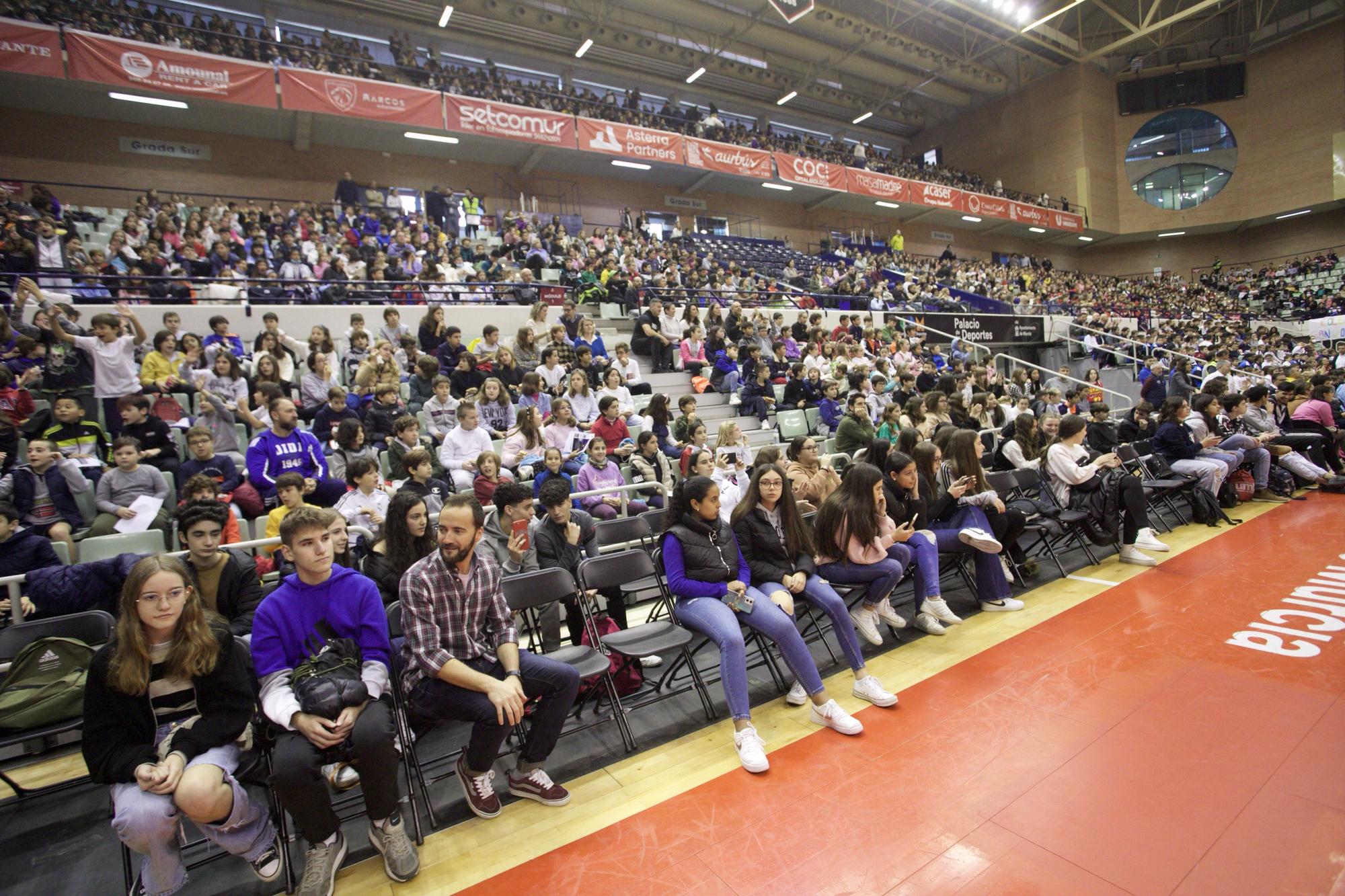 Partido del recreo en el UCAM Murcia con miles de escolares