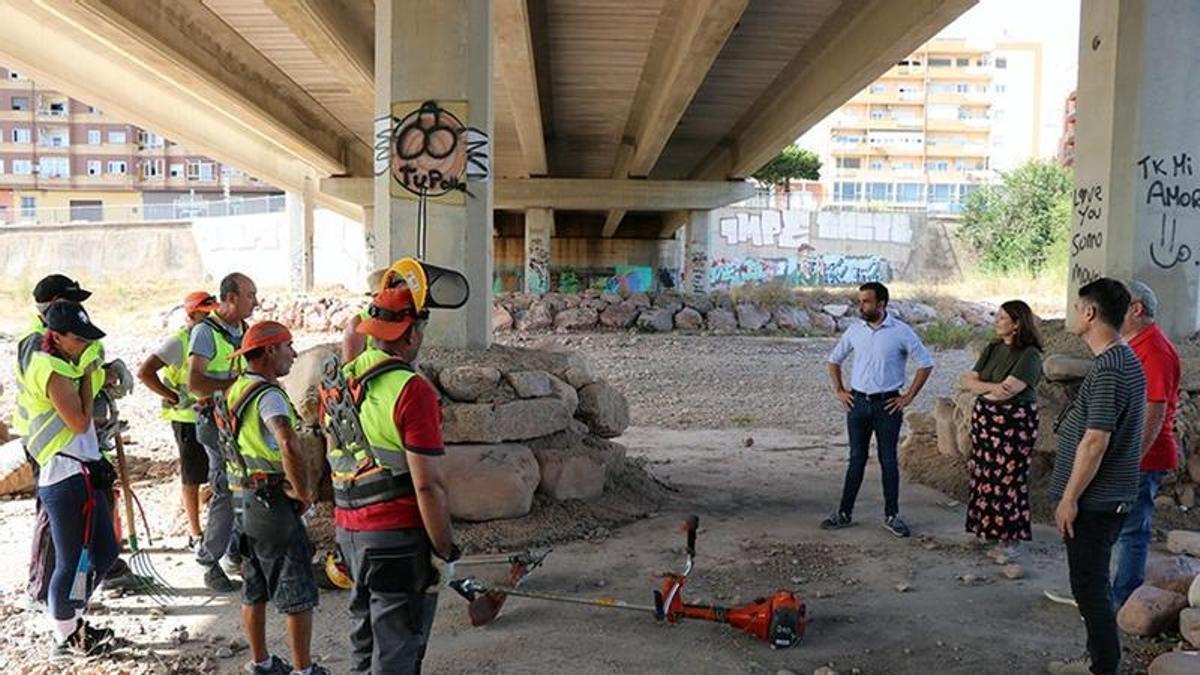 El alcalde y la concejala, supervisando los trabajos.