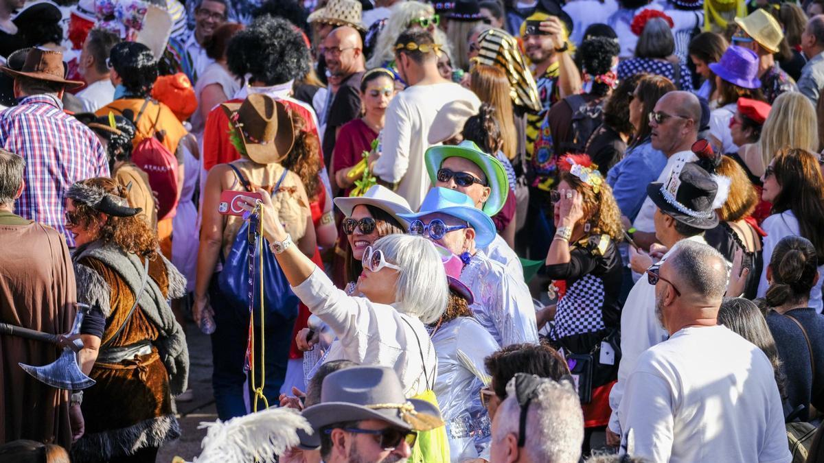 Disfraces y mascaritas en los mogollones del Carnaval