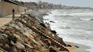 Montgat valora renunciar a la temporada de verano por los daños en sus playas tras los temporales