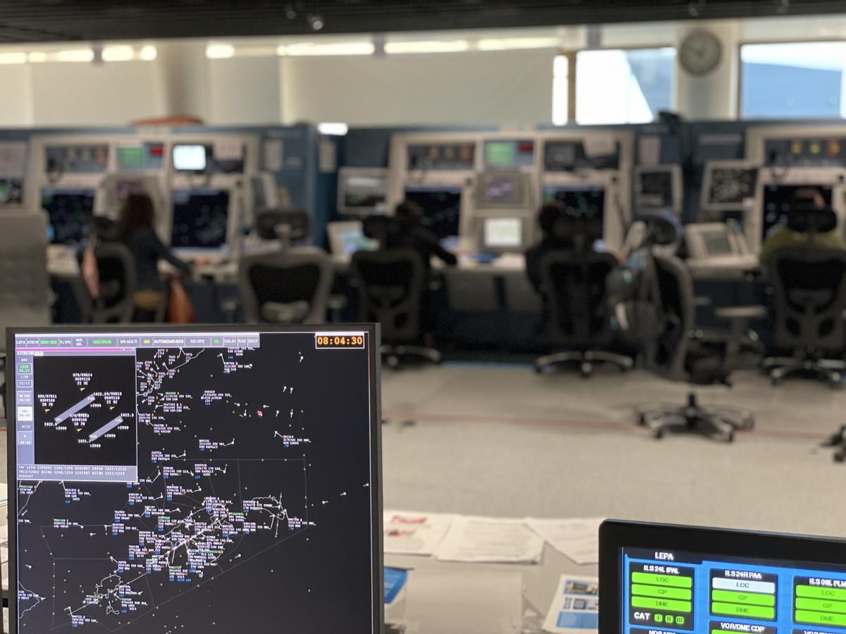 Sala del Centro de Control de Enaire de Baleares, en Pallma-