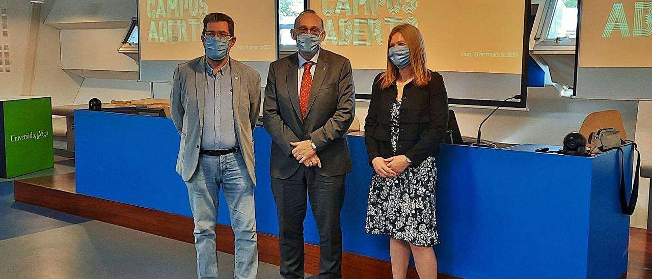 Manuel Ramos, Manuel Reigosa y María José Moure, ayer, tras la rueda de prensa.