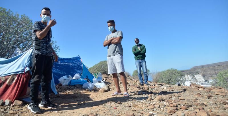 Migrantes por los barrancos del Sur