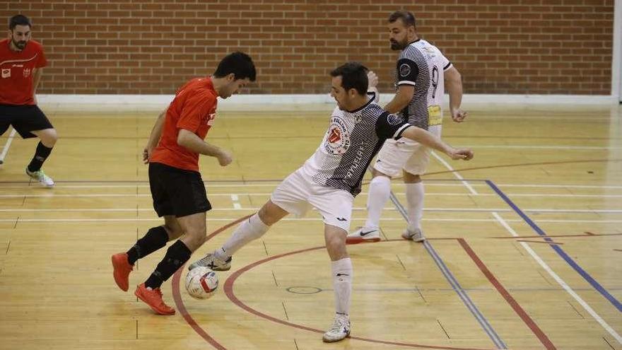 El Cerilleru logra un cómodo triunfo ante La Tayuela