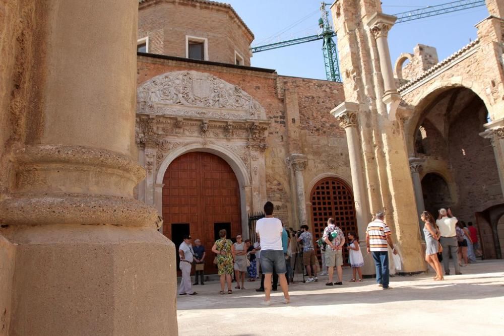 Primeros visitantes a la Catedral Vieja de Cartagena