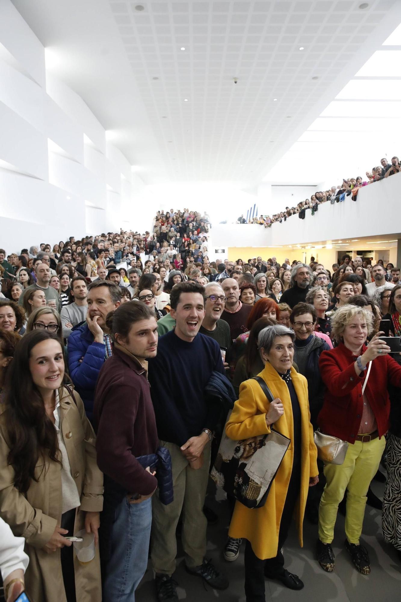 En imágenes: Así fue la inauguración de la exposición de Rodrigo Cuevas en la Laboral Centro de Arte