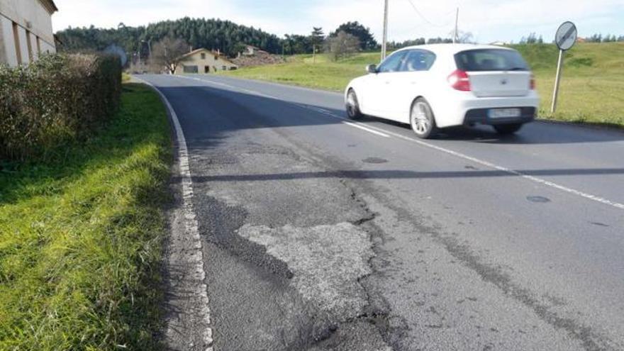 Vehículos circulando ayer por la variante de Avilés.