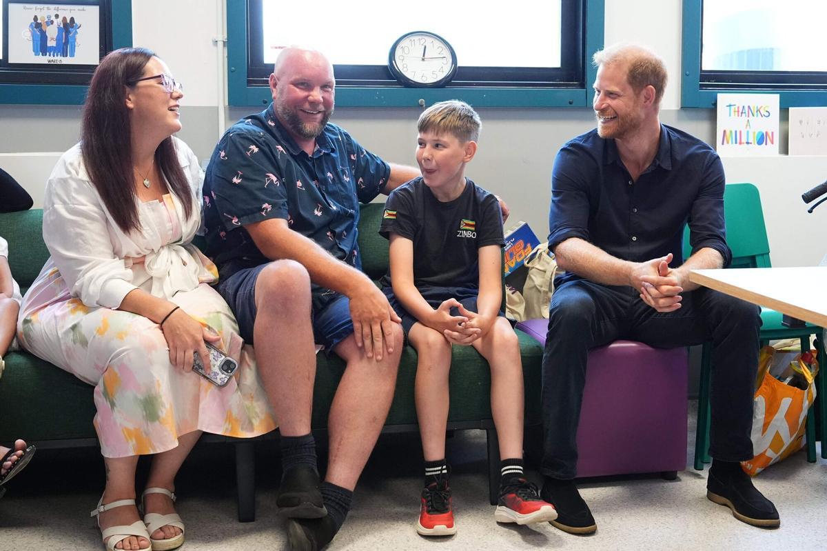 Britain's Prince Harry, Duke of Sussex (R), meets patient Wyatt Makwana (2nd R), 12, who was born with a congenital diaphragmatic hernia, with his mother Sam Makwana (L) and father Brian Makwana (2nd L) during a visit to Birmingham Children’s Hospital in the city of Birmingham, central England, on July 9, 2026, to celebrate the 20th anniversary of the very first WellChild Nurse. Created in 2006, the role of the WellChild Nurse is part funded by Prince Harry, and was designed to support children with complex medical needs and their families. (Photo by Aaron Chown / POOL / AFP)