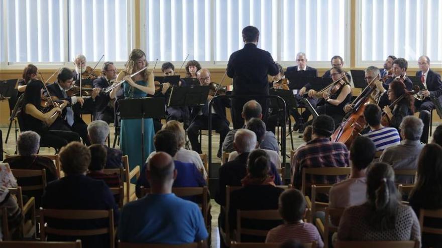 La Orquesta de Córdoba ofrece un concierto en el Guadalquivir