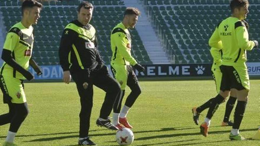 Josico, junto a Primi, Edu Albacar y Lolo Plá, durante el entrenamiento de ayer.