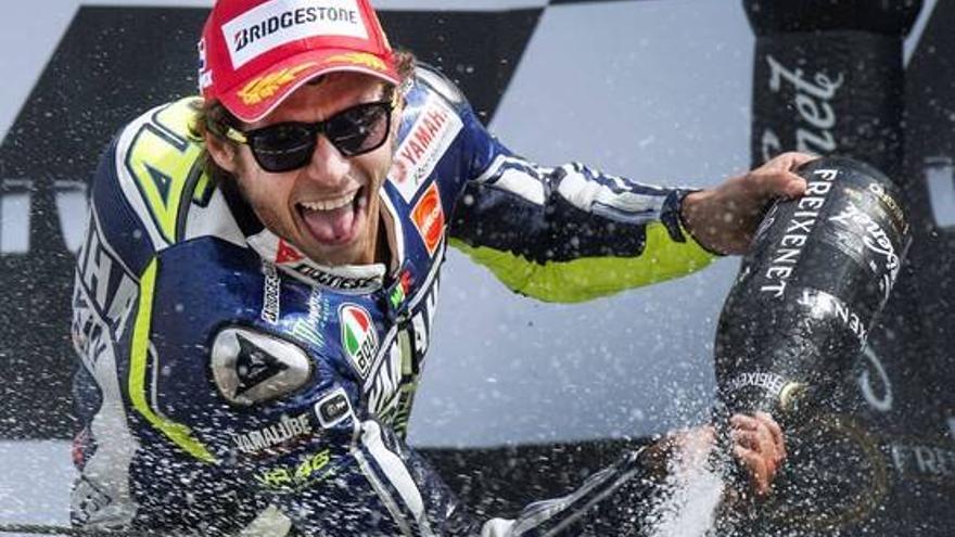 Rossi resucita el día que Lorenzo logra otra proeza