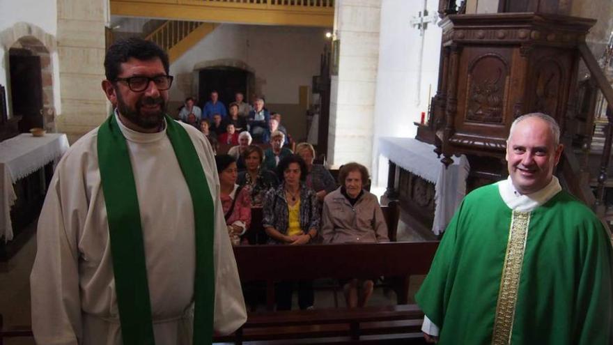 Juan Manuel Hevia y Sergio Martínez, ayer, en la misa de Celles.