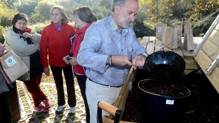 Compostero comunitario en la parroquia de Campañó. // Rafa Vázquez.