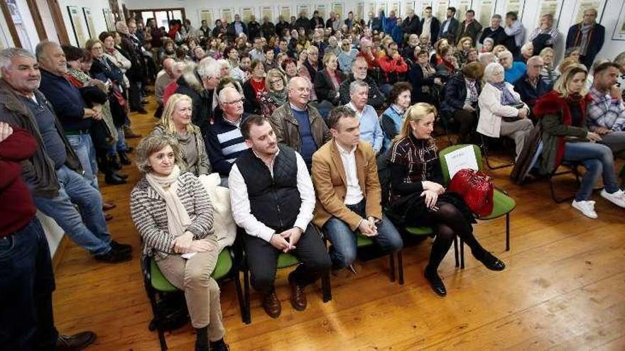 María Luisa Carcedo e Iván Fernández, entre los asistentes.