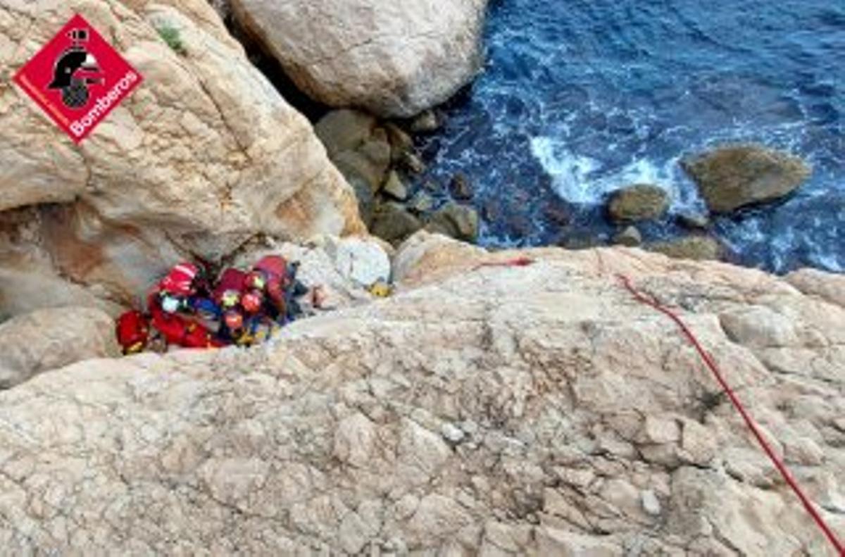 Ha sufrido una caída de unos 5 metros en el acantilado que está al sur de la cala del Moraig.