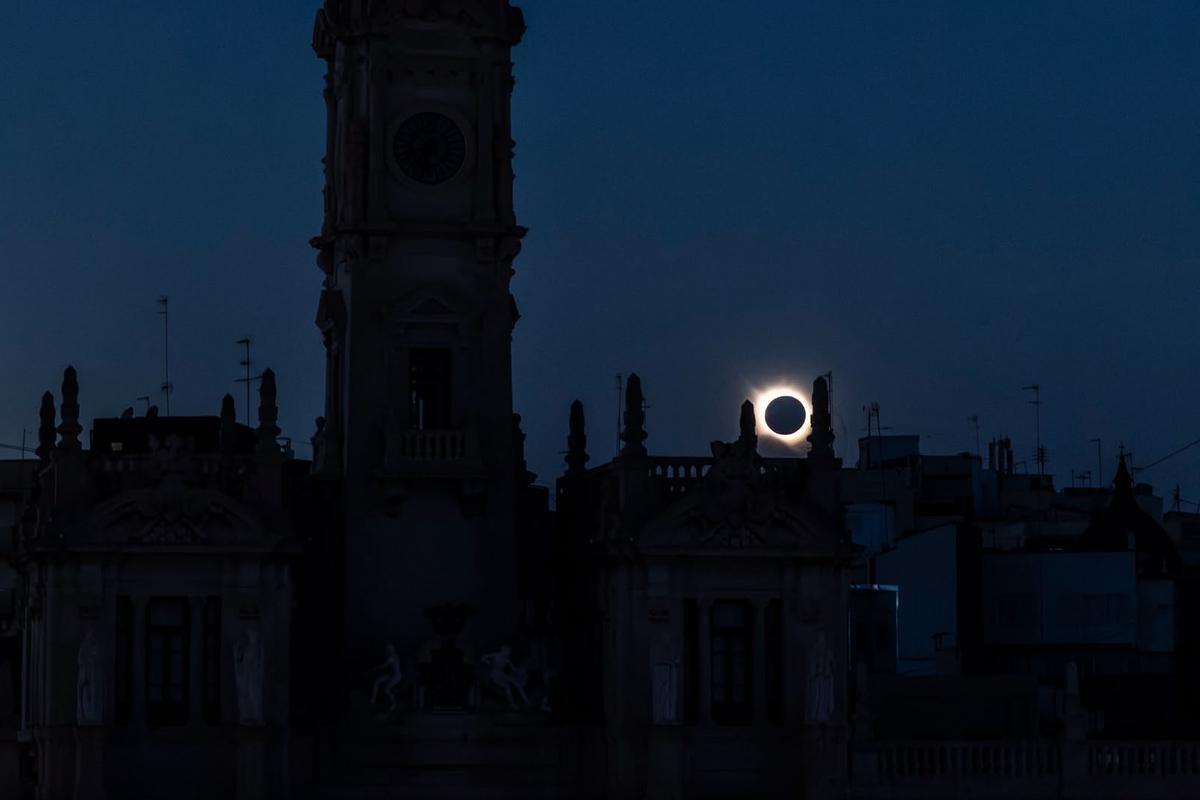 Así ha sido el eclipse de sol total en la Comunitat Valenciana