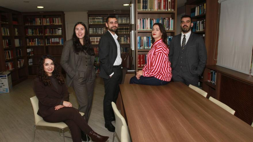 Integrantes de la junta directiva de la Agrupación da Avogacía Nova de Ourense.
