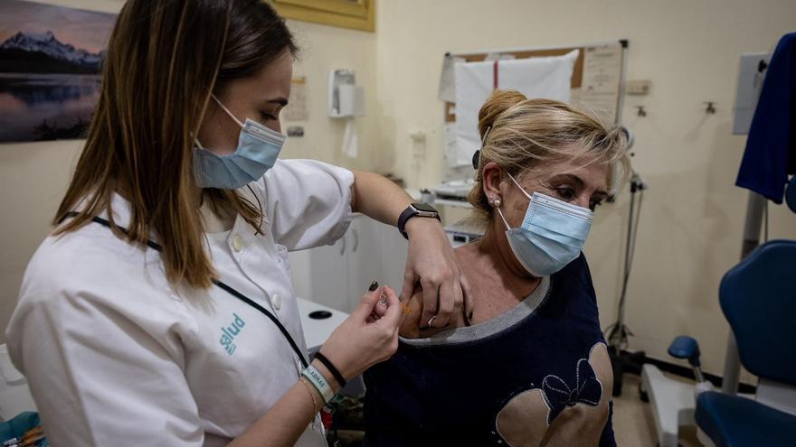 Los casos gripe vuelven a bajar y Aragón supera el primer pico de contagios con las navidades todavía en curso