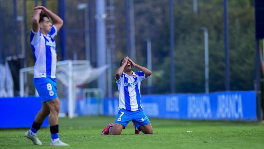 José Rey se lamenta después de una acción fallada en el Dépor - Celta juvenil