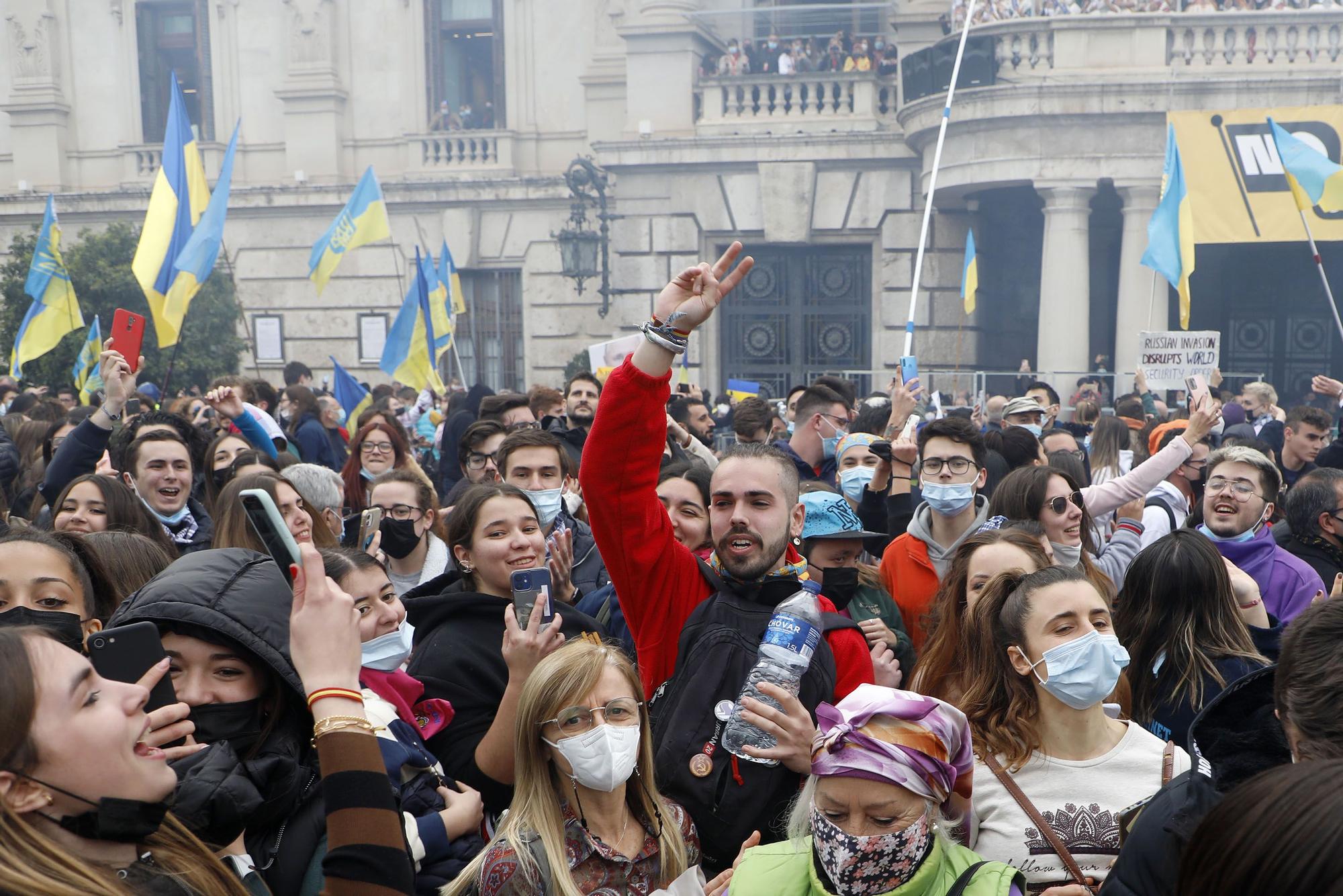 La mascletà con los colores de Ucrania, en imágenes