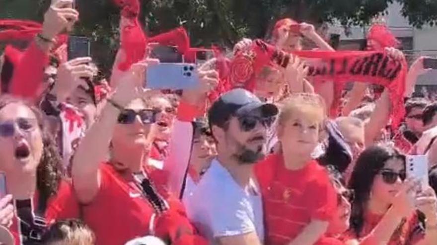 SALVACIÓN MALLORCA LALIGA | Más de 1.500 personas llenan Camí dels Reis para recibir al Mallorca: «Que vean que no están solos»