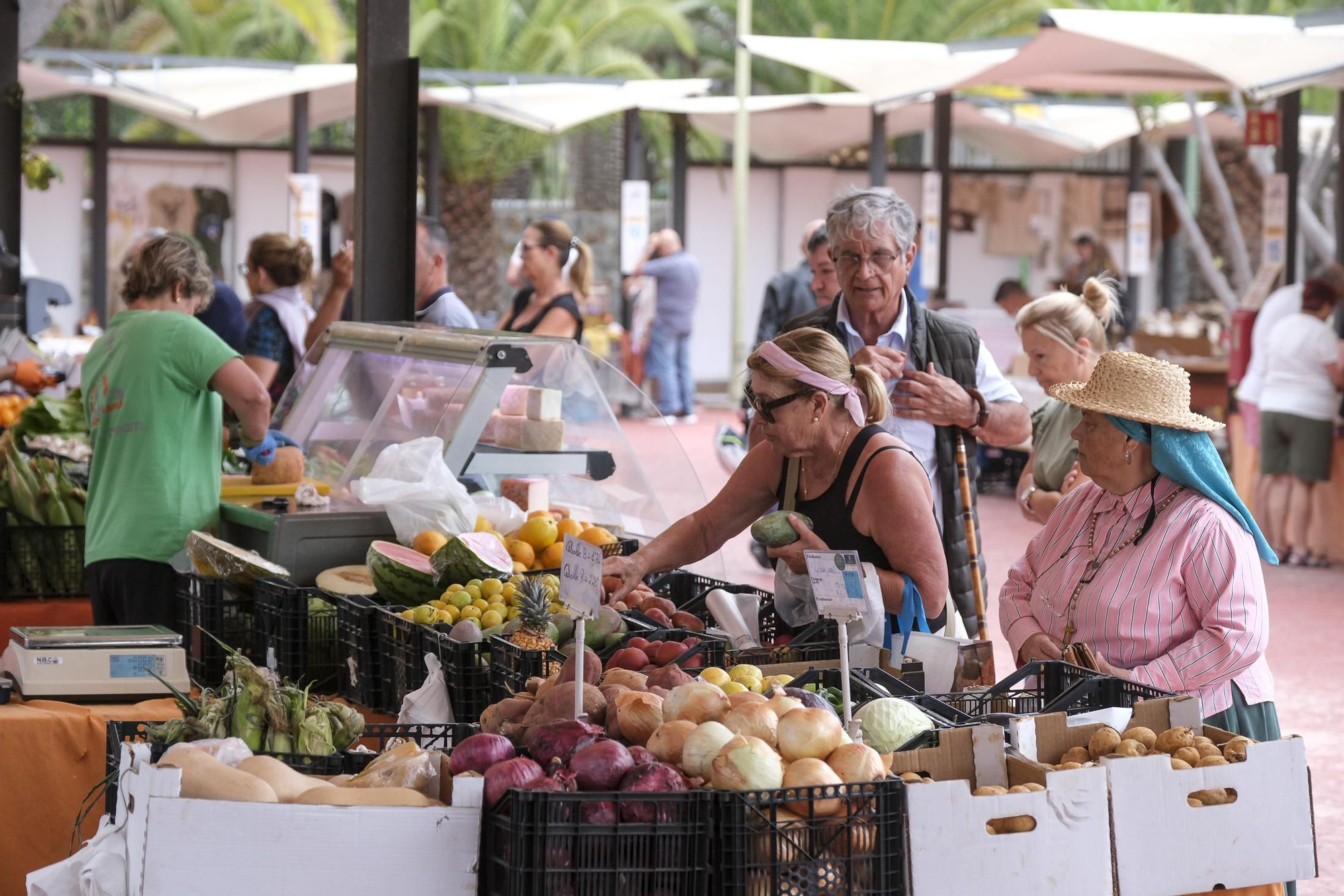 Mercado agrícola y de artesanía en San Lorenzo