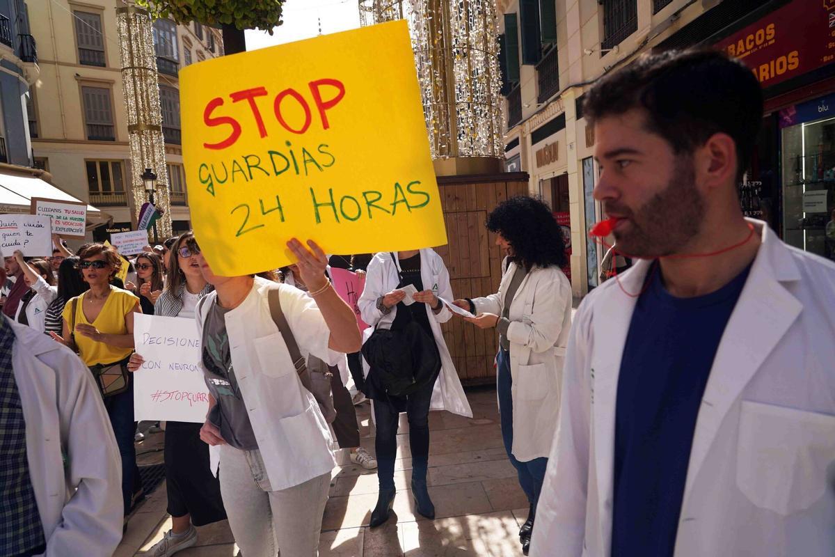 Más de medio millar de médicos de Málaga marchan por calle Larios en una nueva jornada de huelga Más de medio millar de médicos de Málaga marchan por calle Larios en una nueva jornada de huelga
